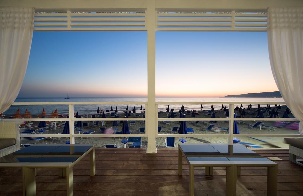 La Pineta Hotel Beach & Spa Acciaroli Exterior foto